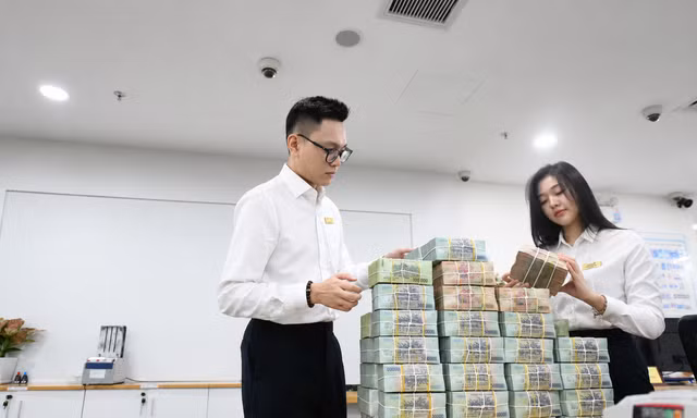 Lãi suất thỏa thuận vượt 9%/năm: Cuộc đua 'nóng' đến bao giờ?
