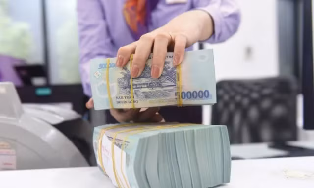 Tín dụng tăng nhanh hơn huy động: Áp lực thanh khoản và bài toán lãi suất