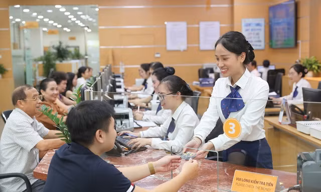 Làn sóng cắt giảm nhân viên ngân hàng lan rộng