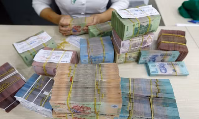 Vì sao phải 'nắn dòng' tín dụng?
