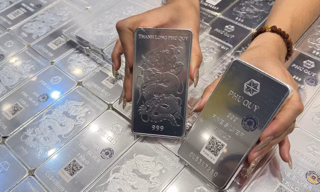 Giá vàng bạc cùng giảm mạnh