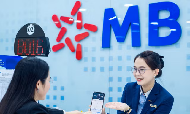 Lương thưởng cao vút của ngân hàng 