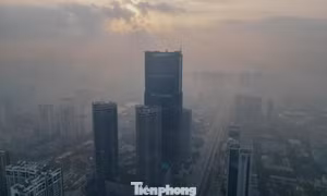 Sương tan, nắng lên nhưng ô nhiễm không khí Hà Nội chưa hạ nhiệt