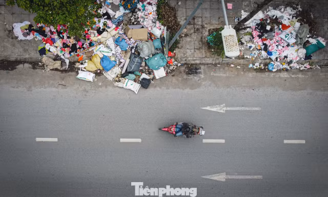 Rác thải tồn lưu bủa vây nhiều khu vực Thủ đô
