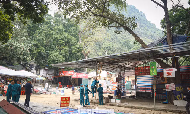 Ra quân giải tỏa công trình vi phạm, hướng tới lễ hội Chùa Hương văn minh, giữ trọn bản sắc