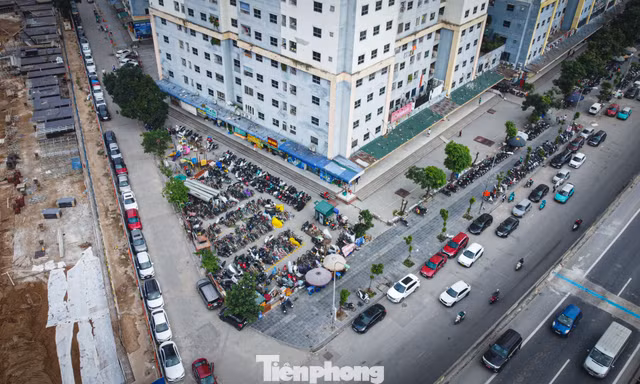Hà Nội lắp camera phạt nguội, 'phố 120 m' vẫn thành bãi đỗ xe khổng lồ