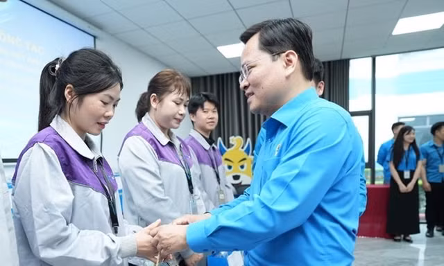 Công nhân mắc bệnh hiểm nghèo được nhận trợ cấp từ 1 - 2 triệu đồng