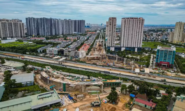Hà Nội rào chắn nhiều đoạn Đại lộ Thăng Long đến hết năm 2026