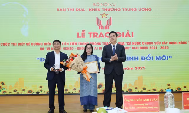 11 tác phẩm được vinh danh tại cuộc thi viết “Dấu chân trên hành trình đổi mới”