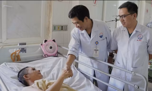 Cứu sống ngoạn mục người đàn ông đột ngột ngất xỉu