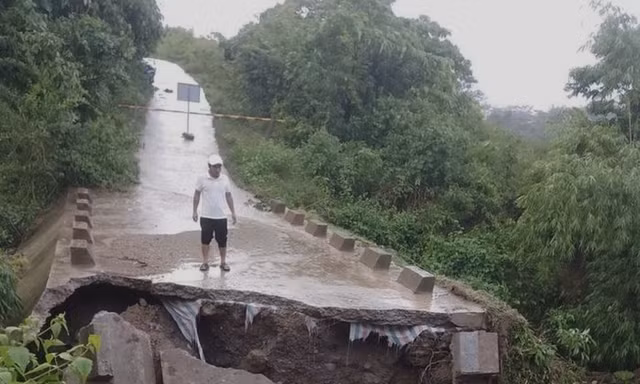 Sập cống liên hợp ở La Lay, nhiều hộ dân bị cô lập