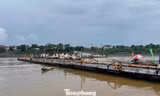 Bão tan, bộ đội công binh lập tức nối lại cầu phao Phong Châu