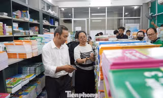 Không mua được sách giáo khoa, photo nguyên cuốn có bị phạt?