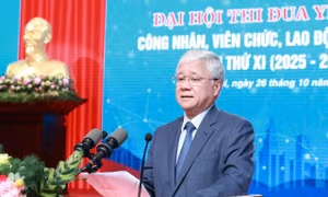 Ông Đỗ Văn Chiến - Ủy viên Bộ Chính trị, Bí thư Trung ương Đảng, Bí thư Đảng ủy Mặt trận Tổ quốc (MTTQ), các đoàn thể Trung ương, Chủ tịch Ủy ban Trung ương MTTQ Việt Nam phát biểu chỉ đạo tại Đại hội.