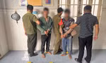 Mật phục xuyên đêm bắt 2 người nước ngoài chuyên vượt biên vào Việt Nam trộm xe máy