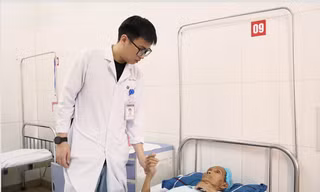 Cụ bà hồi phục kỳ diệu sau ca mổ u màng não nguy hiểm