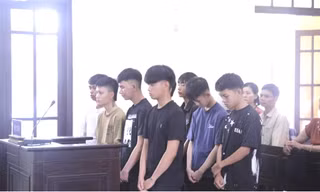 Càn quấy, vô cớ đuổi đánh người đi đường, 8 bị cáo lĩnh án tù