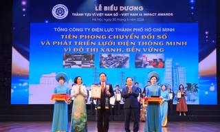 EVNHCMC và Chủ tịch HĐTV được vinh danh 'Thành tựu vì Việt Nam số' năm 2026
