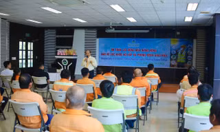 VWS tăng cường kiến thức phòng bệnh mùa nắng nóng cho người lao động
