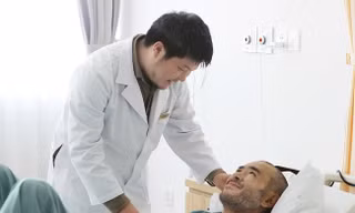 Đại phẫu trong đêm cứu sống du khách nước ngoài bị chấn thương sọ não nặng tại Phú Quốc