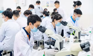 Học Dược tại HUTECH: Vững chuyên môn, chắc tay nghề, nhận học bổng 30% học phí toàn khoá