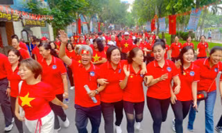 Đi bộ đồng hành gây Quỹ 'Vì người nghèo': Mỗi bước chân - Triệu tấm lòng, vì Tân Định gắn kết và phát triển 