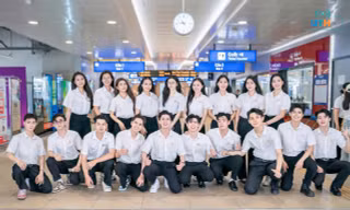 Sinh viên UTH trải nghiệm giao thông công cộng, lan tỏa thói quen di chuyển xanh