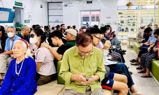 Phát hiện sớm bệnh lý mắt nguy hiểm từ những thay đổi tưởng chừng do tuổi tác 