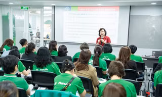 Tư vấn viên bảo hiểm Manulife được đào tạo kiến thức sức khỏe cộng đồng