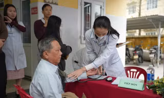 Nỗ lực chăm sóc sức khỏe giúp người dân phục hồi sau thiên tai và đón Tết an toàn