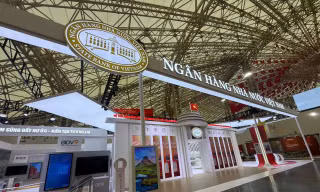 Trải nghiệm dịch vụ ngân hàng hiện đại tại Triển lãm thành tựu đất nước