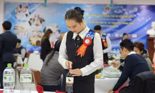Từ nữ sinh học song bằng đến quản lý nhà hàng 