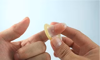 Tại sao sử dụng bao cao su khi quan hệ vẫn nhiễm HPV?