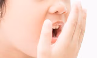 Trẻ bị hôi miệng dù đã đánh răng – Nguyên nhân và cách xử lý hiệu quả từ chuyên gia