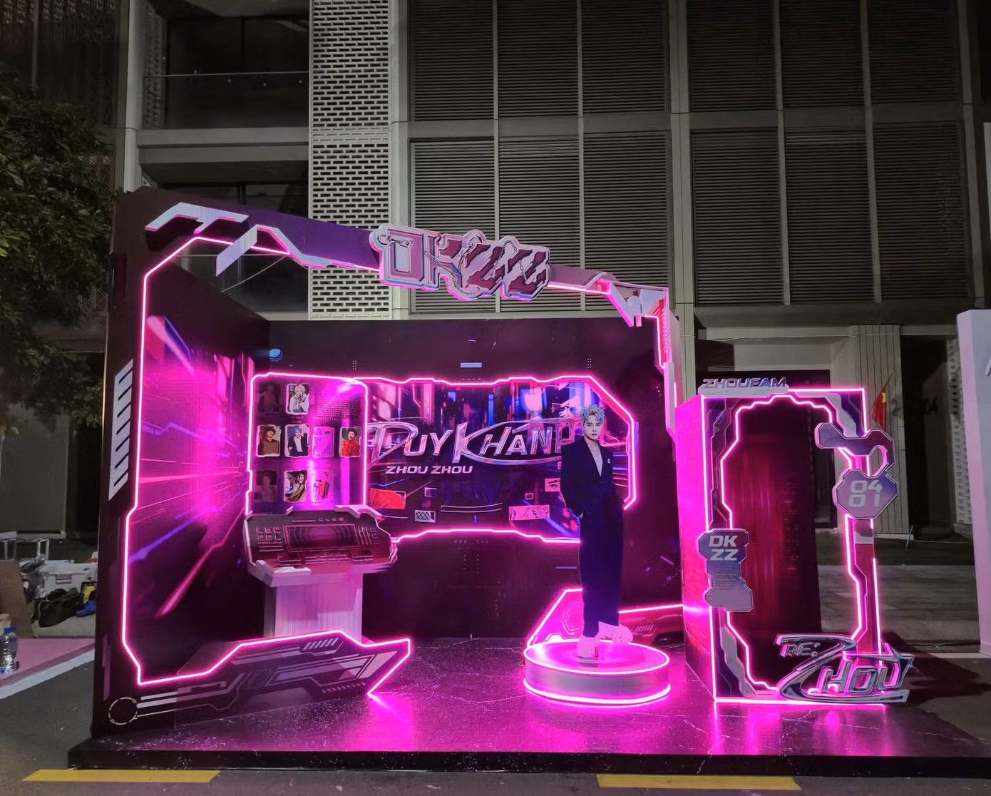 zhoufam-fanbooth.jpg
