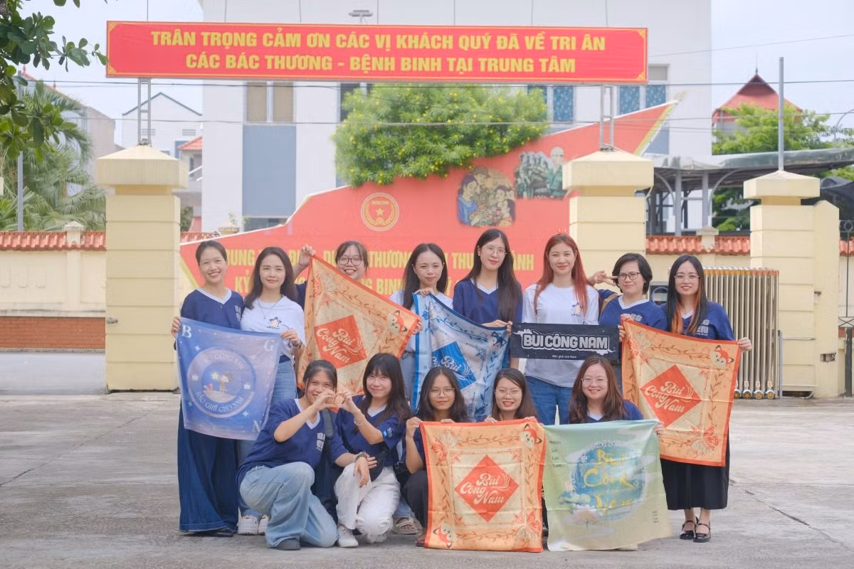 fan-bui-cong-nam-1.jpg