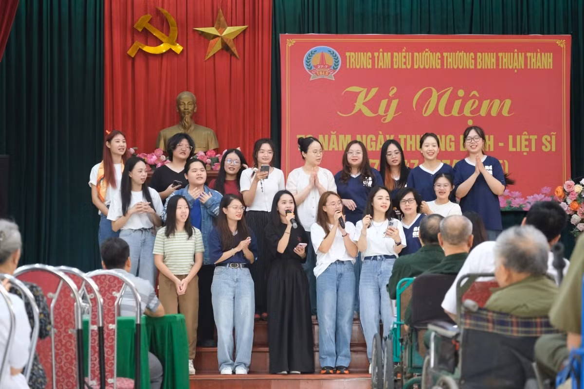 fan-bui-cong-nam-3.jpg