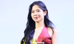 Nữ sinh catwalk cùng Á hậu Ngọc Hằng