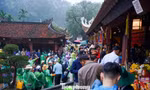 Dòng người đội mưa từ 5h sáng đi khai hội chùa Hương