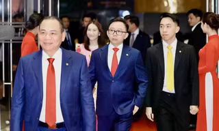 Tỷ phú Phạm Nhật Vượng chuyển giao VinFast, GSM cho người trẻ trong nội bộ 