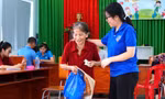 Tuổi trẻ TPHCM tích cực hỗ trợ trao ‘lì xì’ Tết Độc lập tận tay người đến muộn