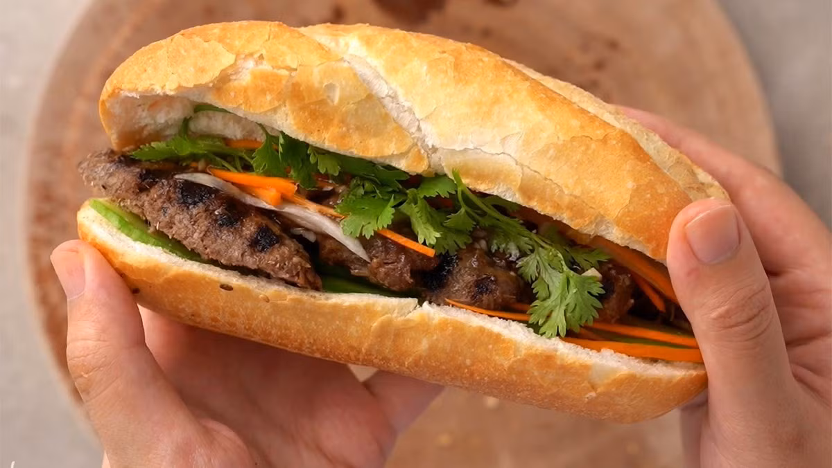 banh-mi-bo-nuong-sa-vietnamese-beef-banh-mi-6-5-screenshot-1200x676.jpg