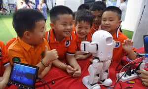 Robot AI phục vụ hành chính công giành giải nhất cuộc thi 'Công nghệ từ trái tim'