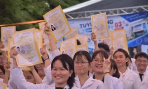 Bác sĩ trẻ ở TPHCM tình nguyện về trạm y tế xa trung tâm 