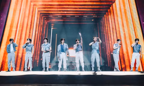 Stray Kids dành một phút mặc niệm
