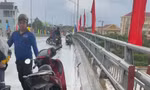 Hiện trường vụ người đàn ông nhảy cầu được cứu vớt kịp thời.