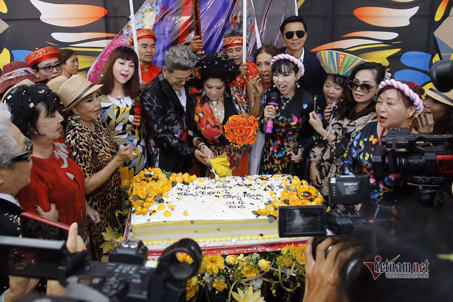 'Bà trùm' Thúy Nga làm đám cưới lần thứ 10 với MC Thanh Bạch ảnh 3