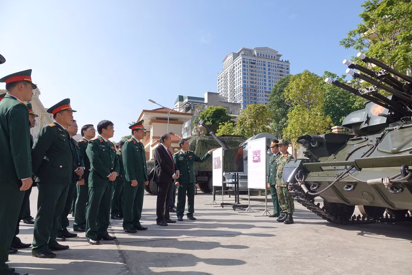 Trao tặng danh hiệu Anh hùng cho Viện Khoa học và Công nghệ quân sự ảnh 5