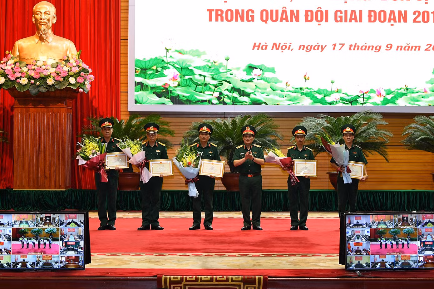 Hàng trăm du khách vội vã rời đảo Lý Sơn để tránh bão số 5 ảnh 8