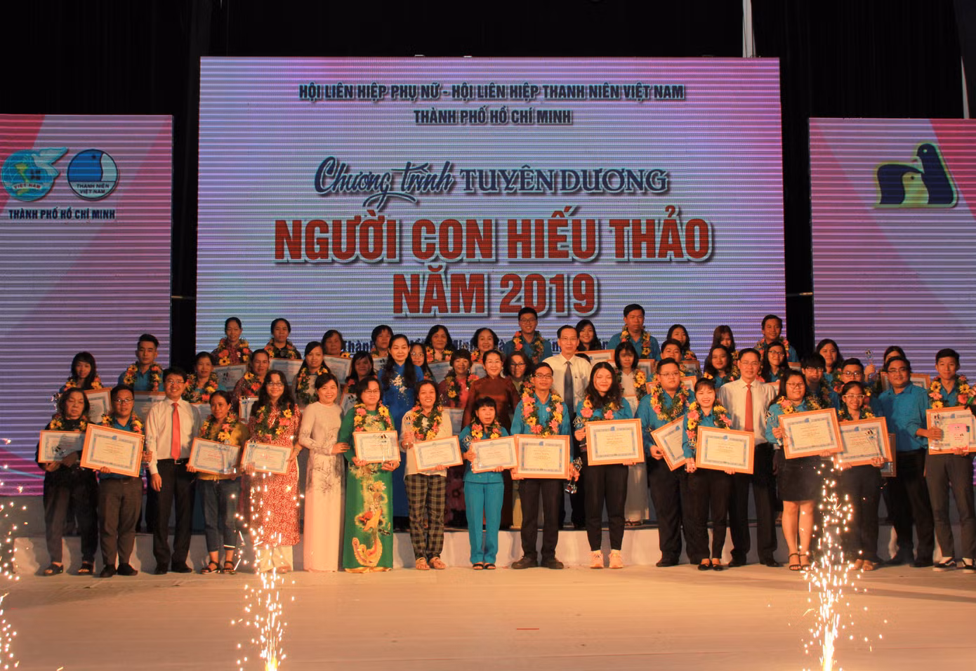 TPHCM tuyên dương 48 gương tiêu biểu về lòng hiếu thảo ảnh 2